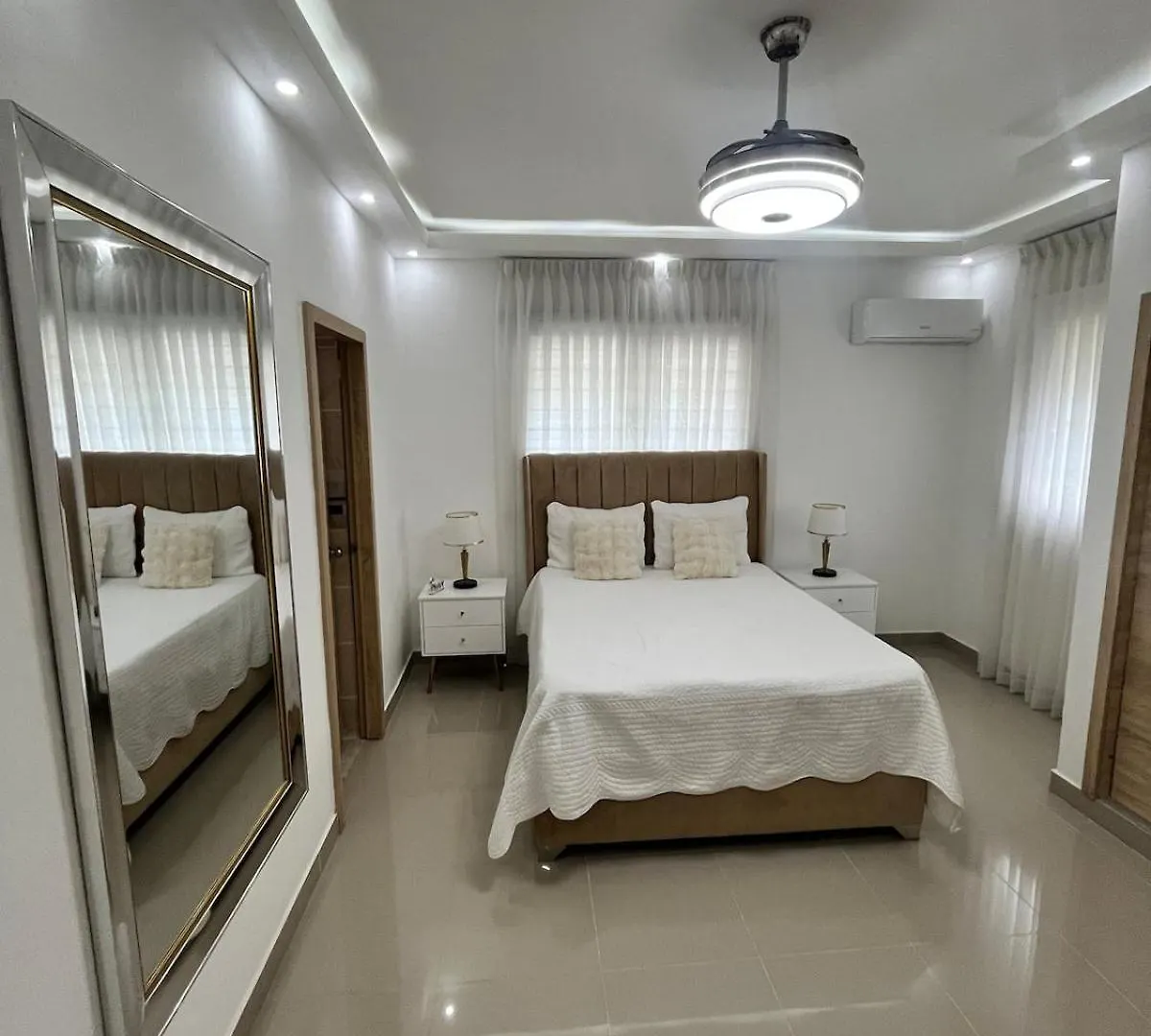 Modern 2-Bedroom Apartment Near The Airport Saint-Domingue
