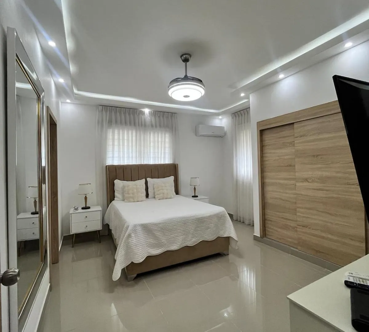 Modern 2-Bedroom Apartment Near The Airport Saint-Domingue